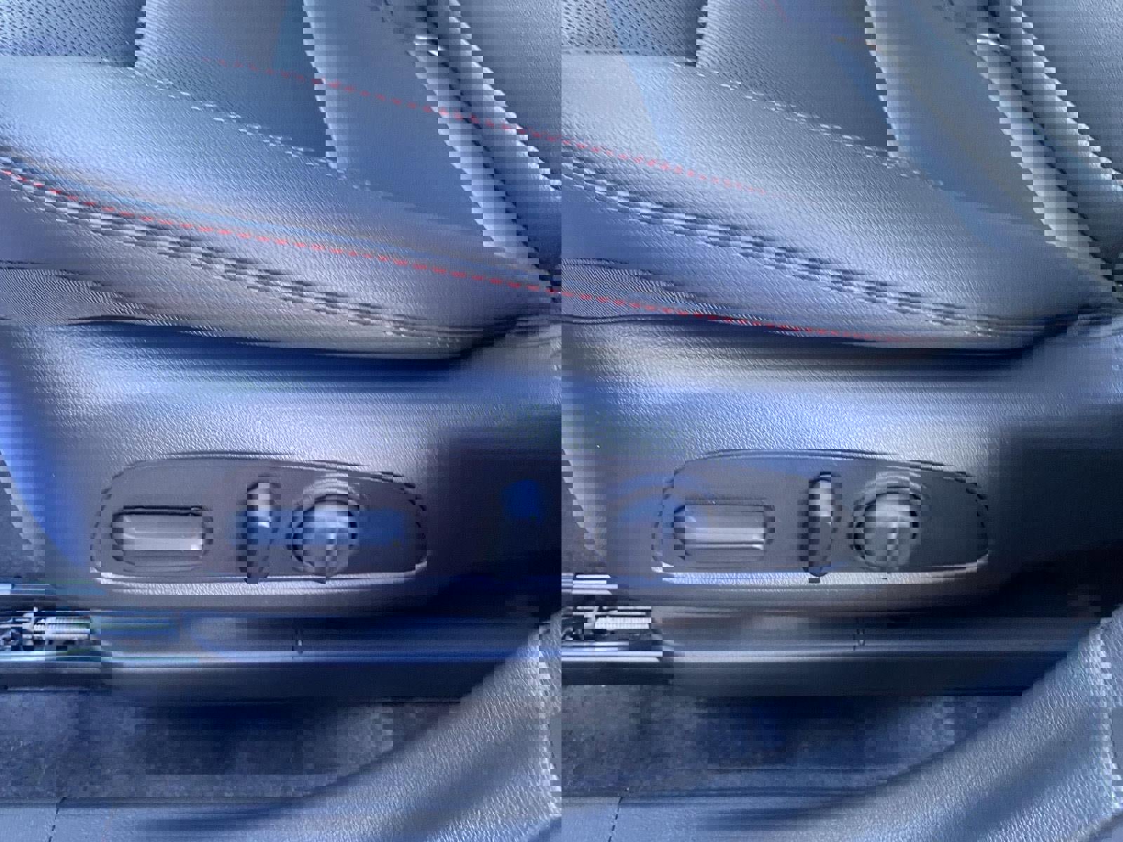 Certified 2025 Chevrolet Trax RS w/ Driver Confidence Package image 20