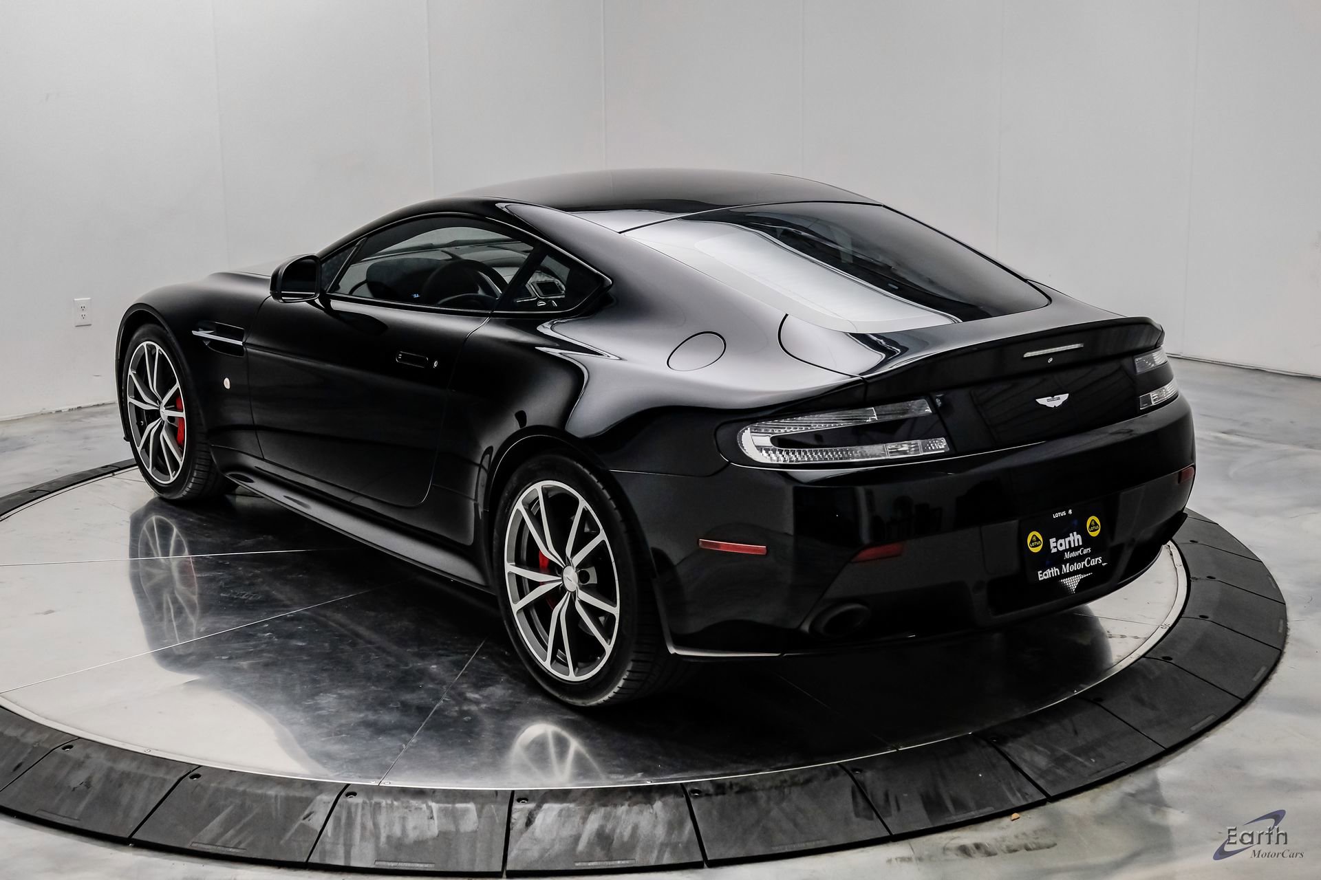 Used 2015 Aston Martin V8 Vantage GT RWD image 14