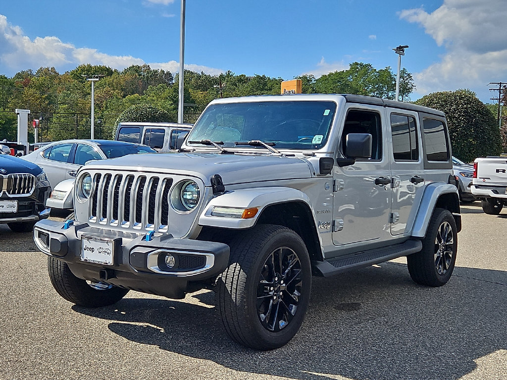 Used 2023 Jeep Wrangler Unlimited Sahara w/ Cold Weather Group AWD/4WD image 3