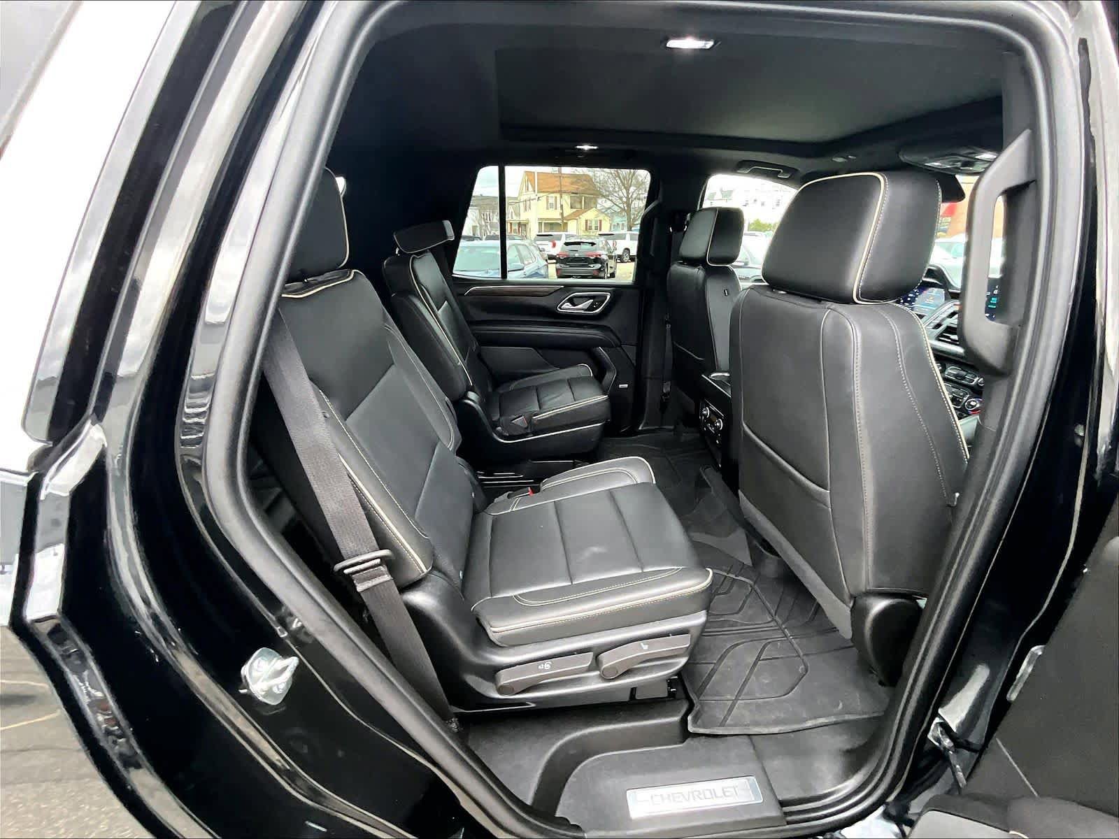 Used 2023 Chevrolet Tahoe Premier w/ Premium Package AWD/4WD image 16