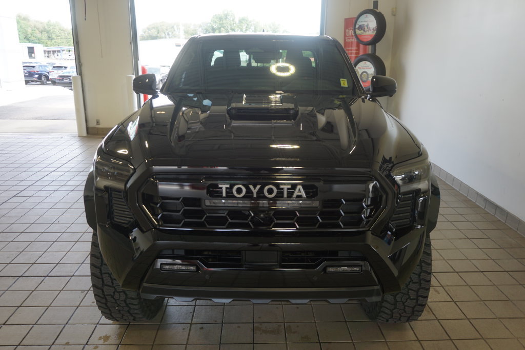 Used 2024 Toyota Tacoma TRD Pro AWD/4WD image 15