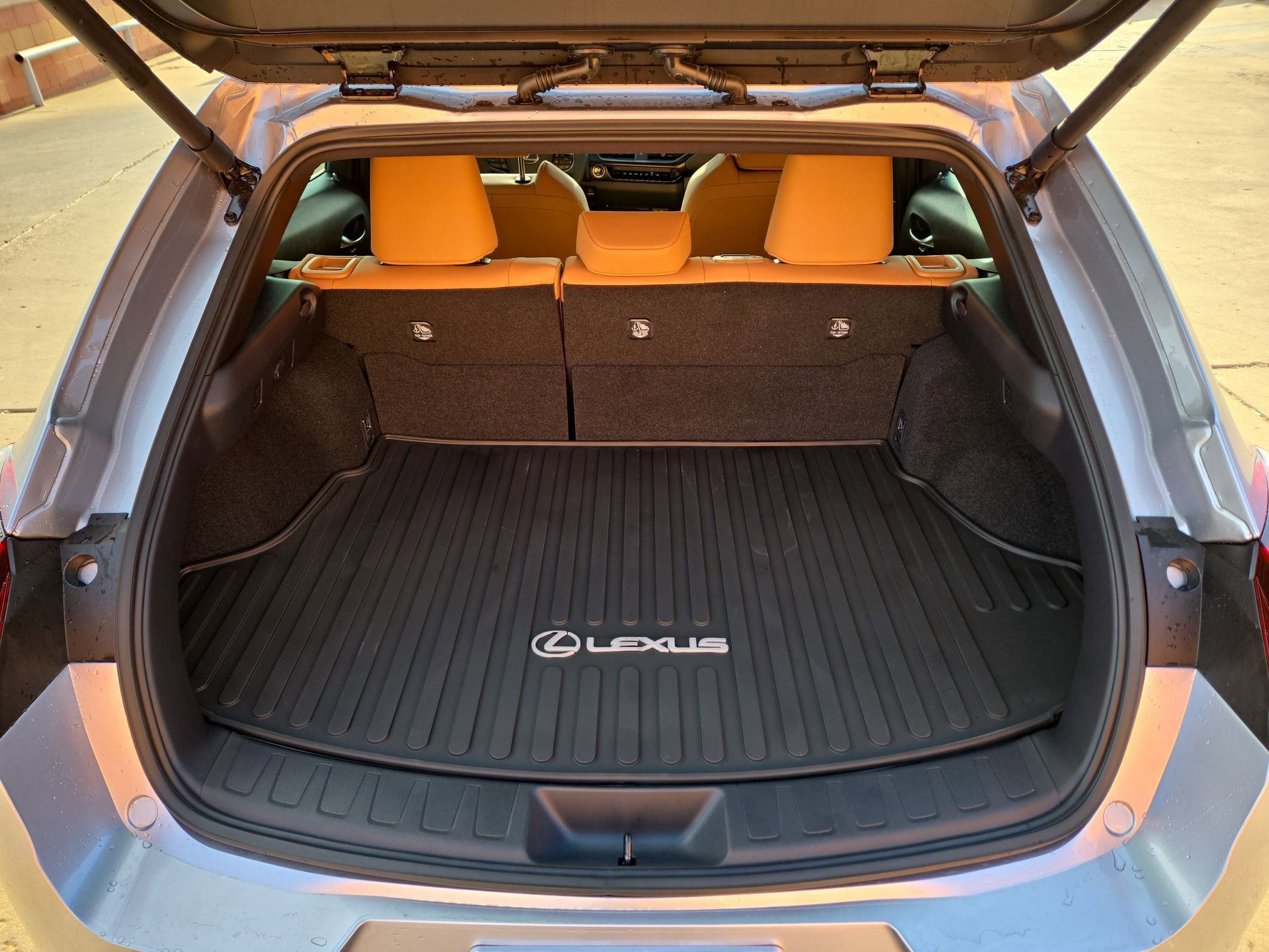 New 2026 Lexus UX 300h FWD image 12
