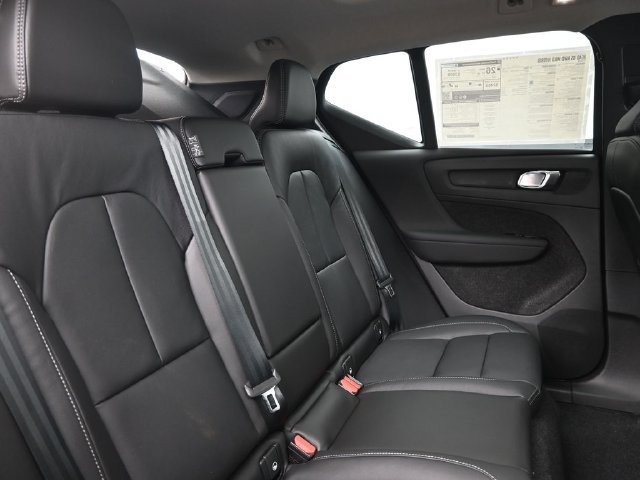 New 2026 Volvo XC40 B5 Plus w/ Protection Package Premier AWD/4WD image 32