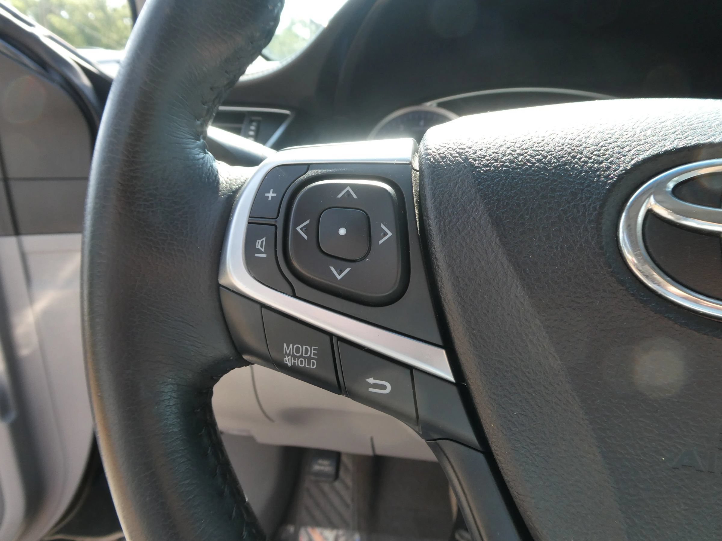 Used 2015 Toyota Camry XLE FWD image 19