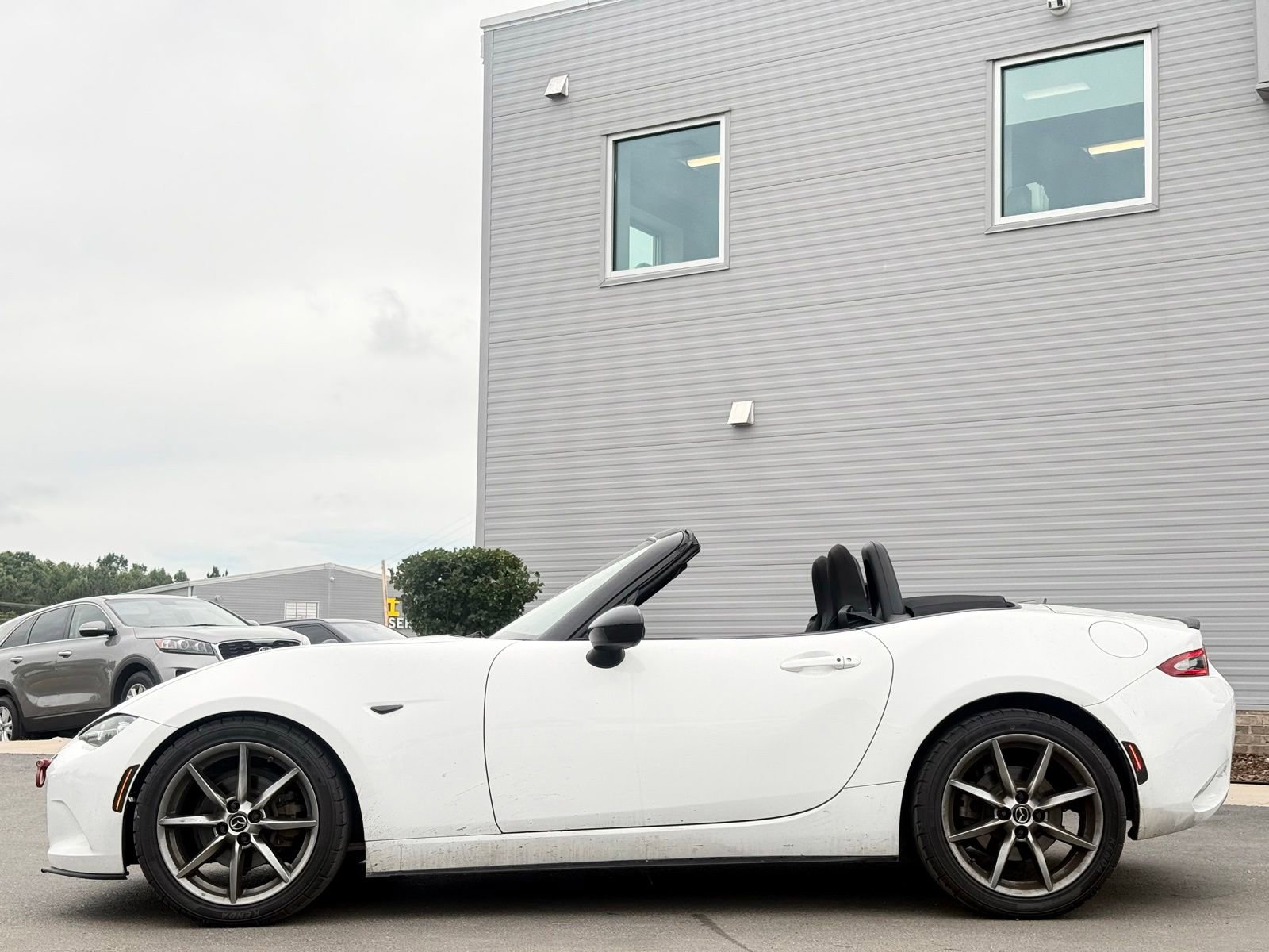 Used 2020 MAZDA MX-5 Miata Sport RWD image 21