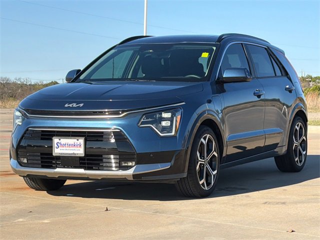 Used 2024 Kia Niro SX Touring image 3