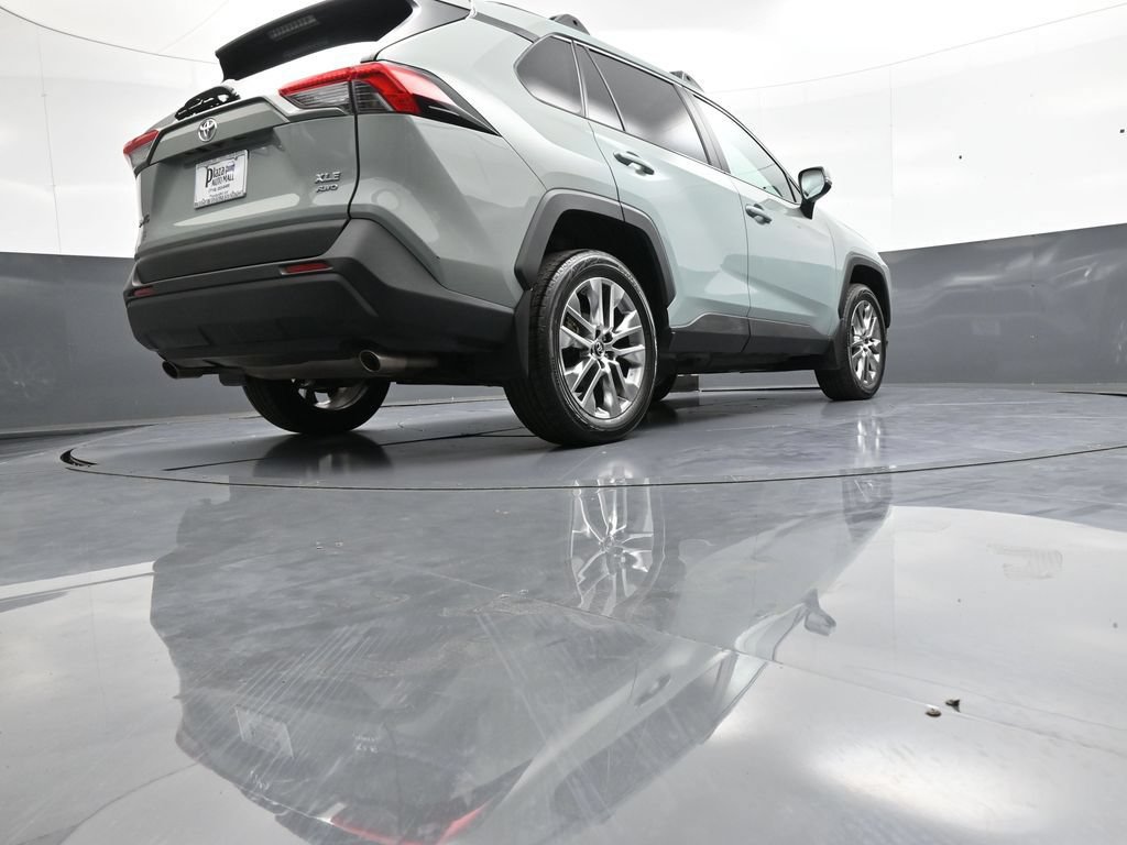 Certified 2020 Toyota RAV4 XLE Premium AWD/4WD image 31