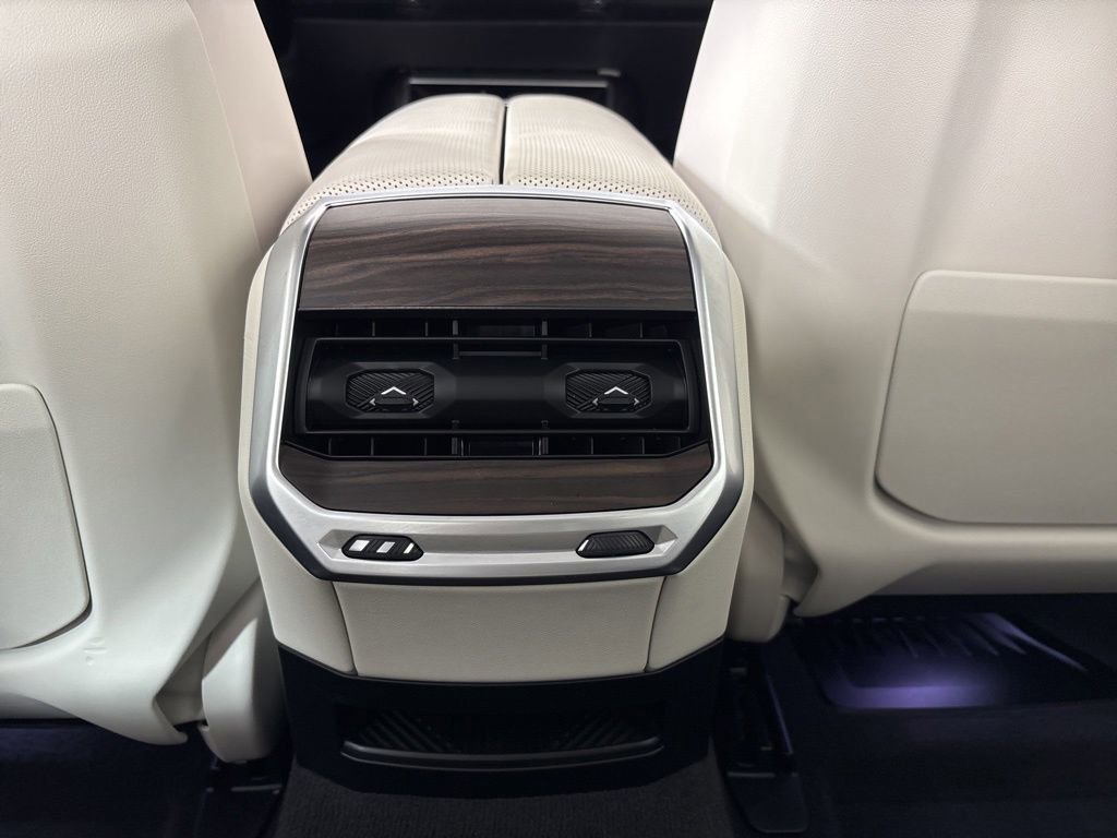 Used 2024 BMW 760i xDrive w/ Executive Package image 26