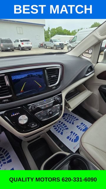 Used 2017 Chrysler Pacifica Limited FWD image 9