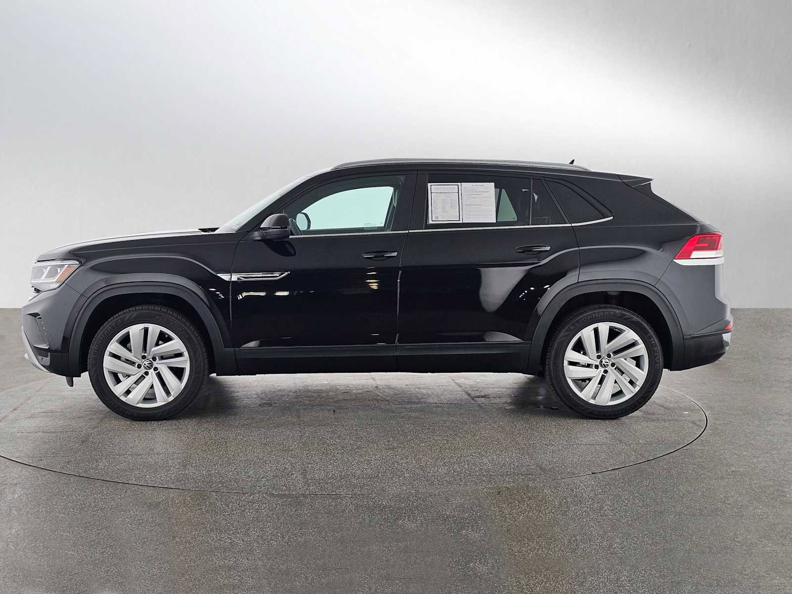 Used 2021 Volkswagen Atlas Cross Sport SE w/ Panoramic Sunroof Package FWD image 6