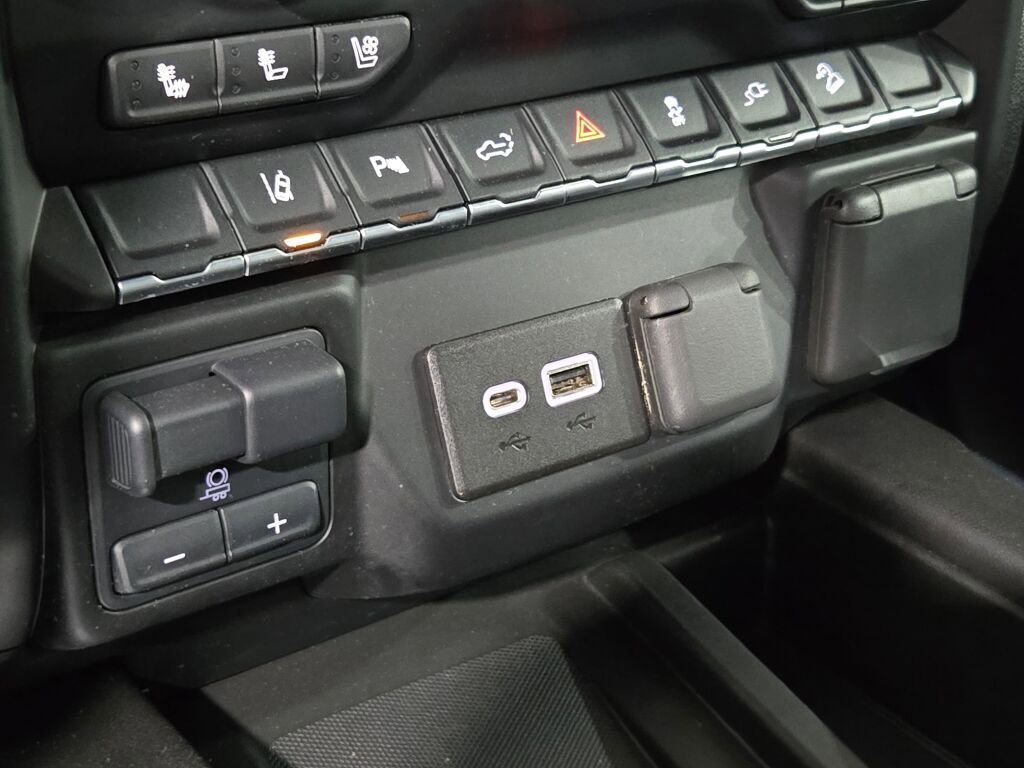 Used 2022 Chevrolet Silverado 3500 LTZ w/ LTZ Plus Package image 31