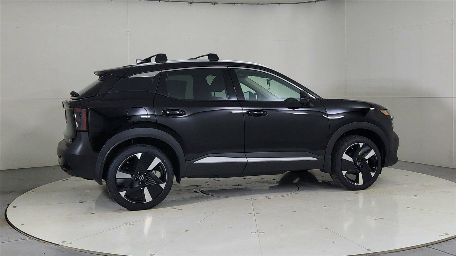 New 2026 Nissan Kicks SR w/ Cold Weather Package image 7