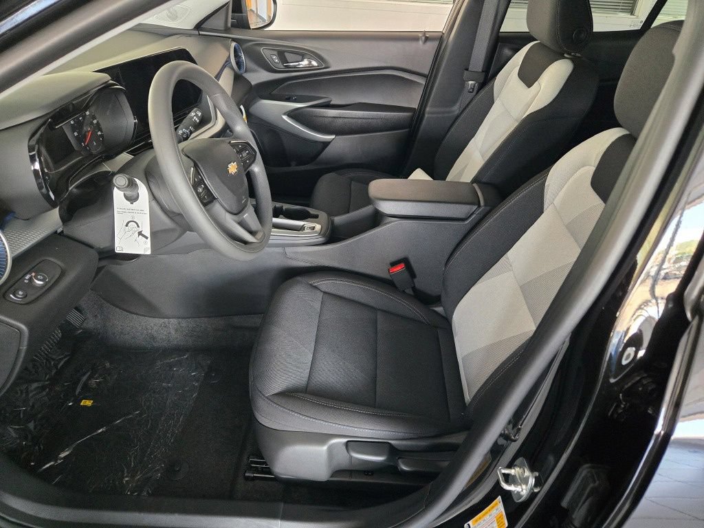 New 2026 Chevrolet Trax LS w/ LS Convenience Package FWD image 18