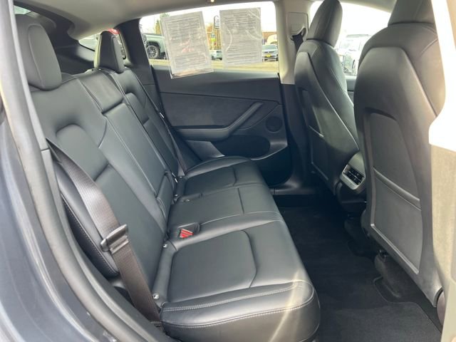 Used 2022 Tesla Model Y Long Range image 11