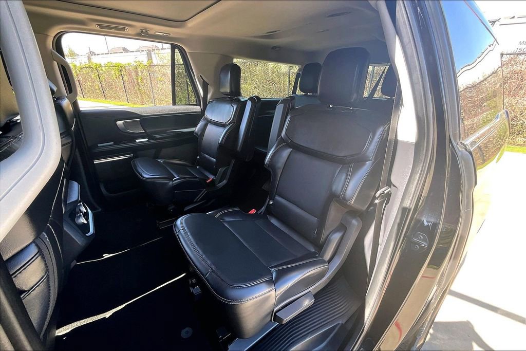 Used 2025 Ford Expedition Max Platinum image 34