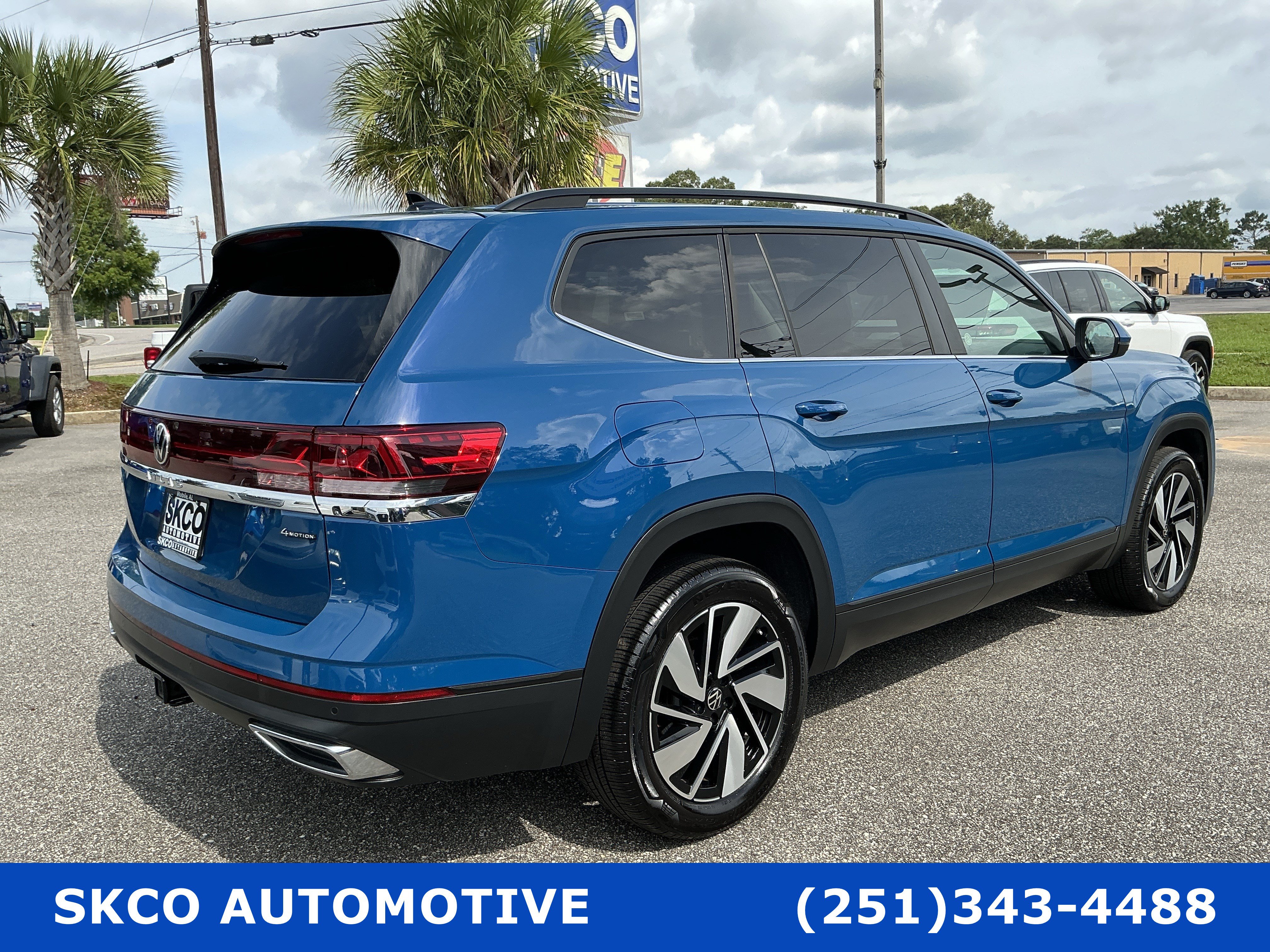 Used 2025 Volkswagen Atlas SE AWD/4WD image 5