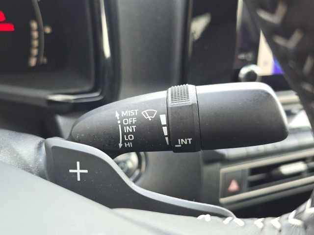 Used 2025 Toyota Camry SE w/ Convenience Package image 16