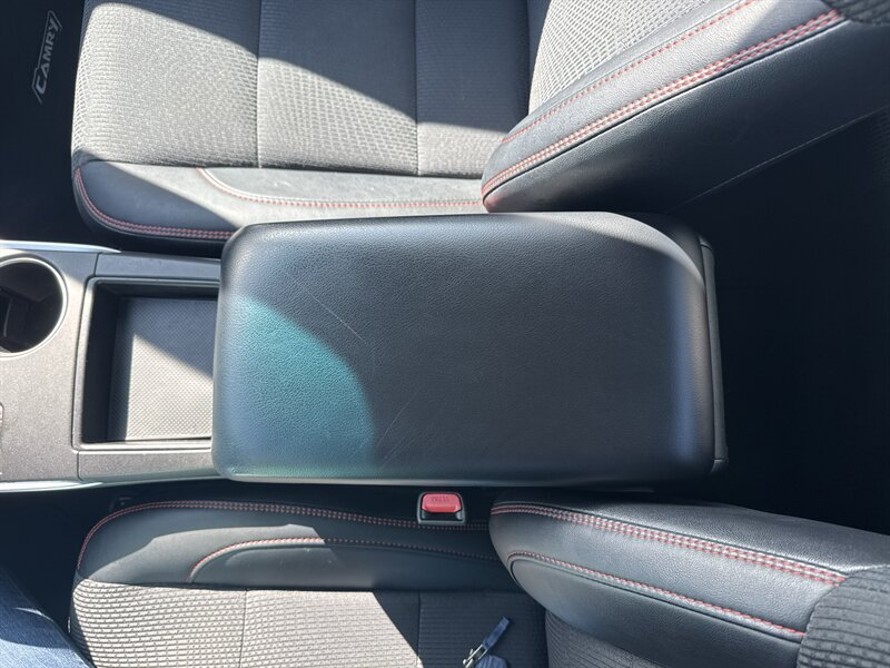 Used 2017 Toyota Camry SE w/ Protection Package (Q2) FWD image 27