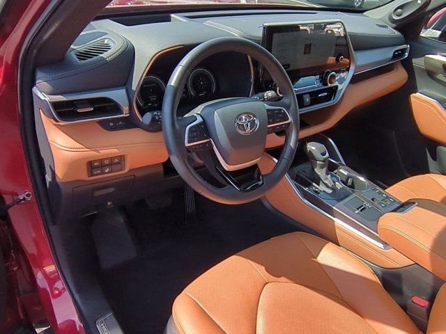 Used 2025 Toyota Highlander Platinum image 9