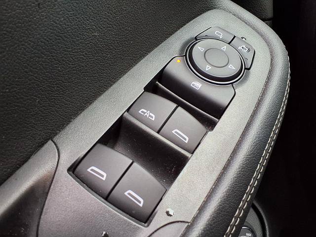 Used 2022 Buick Encore GX Essence w/ Experience Buick Package FWD image 17