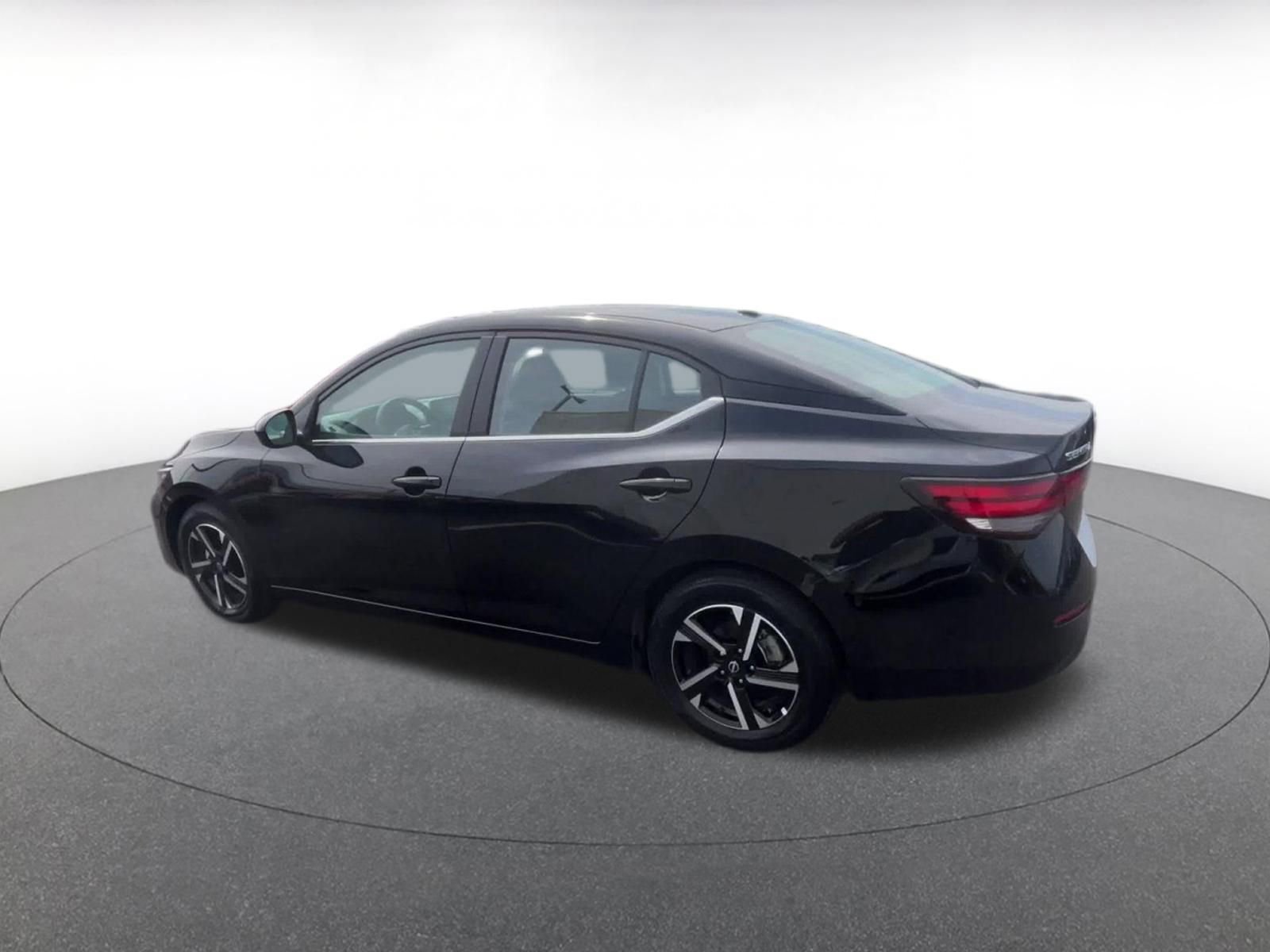 Used 2025 Nissan Sentra SV FWD image 10