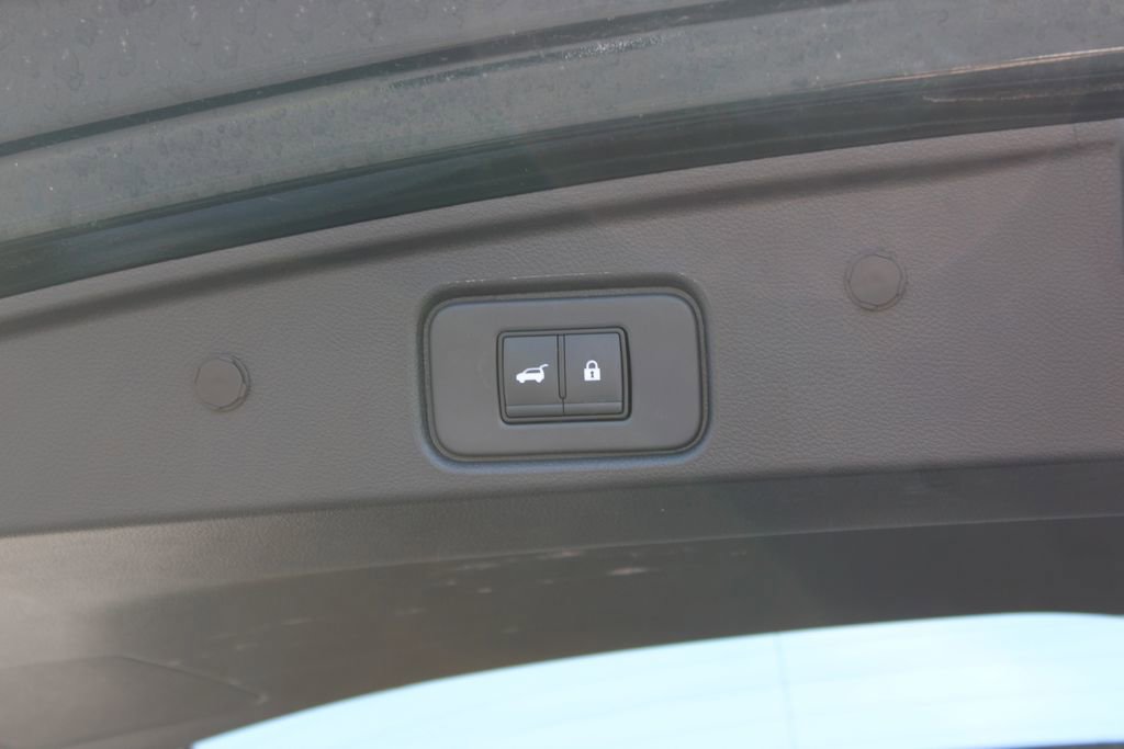 Used 2025 Nissan Pathfinder SL image 16