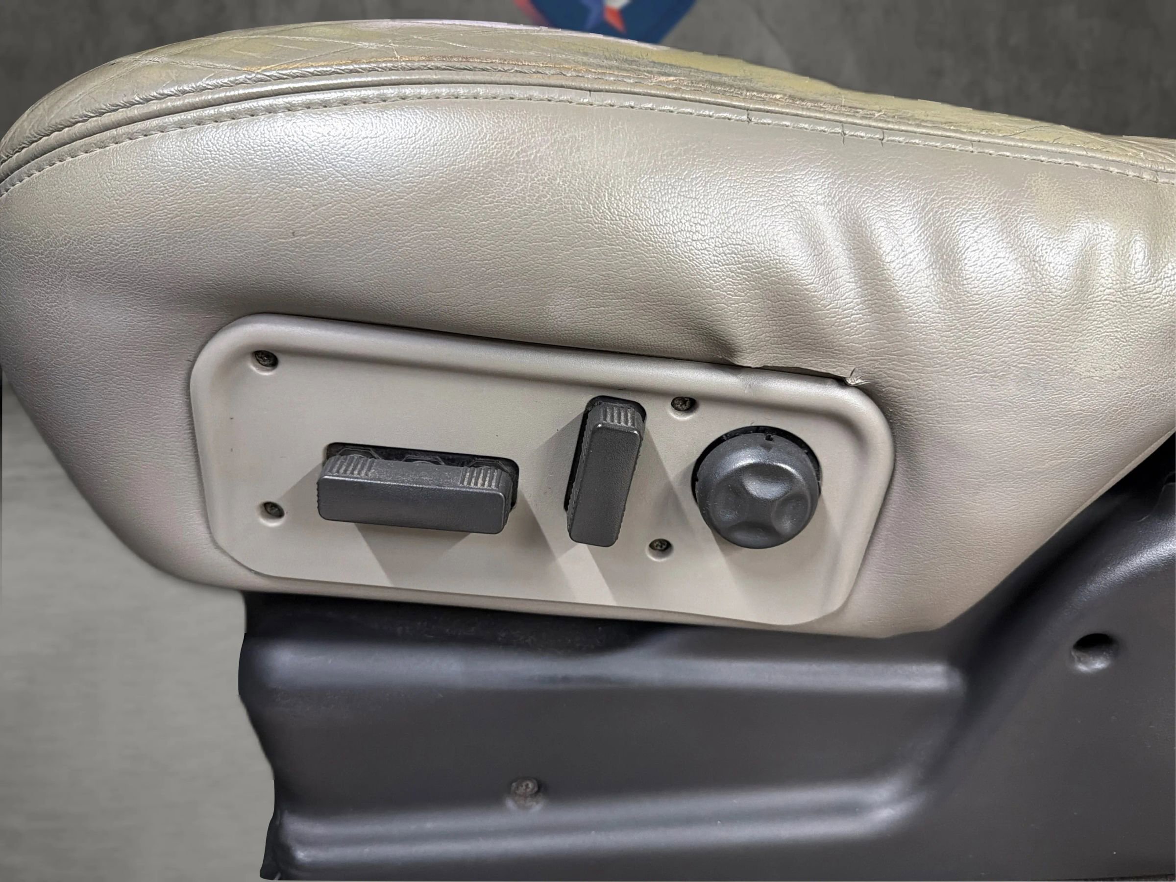 Used 2003 HUMMER H2 w/ Preferred Equipment Group image 36