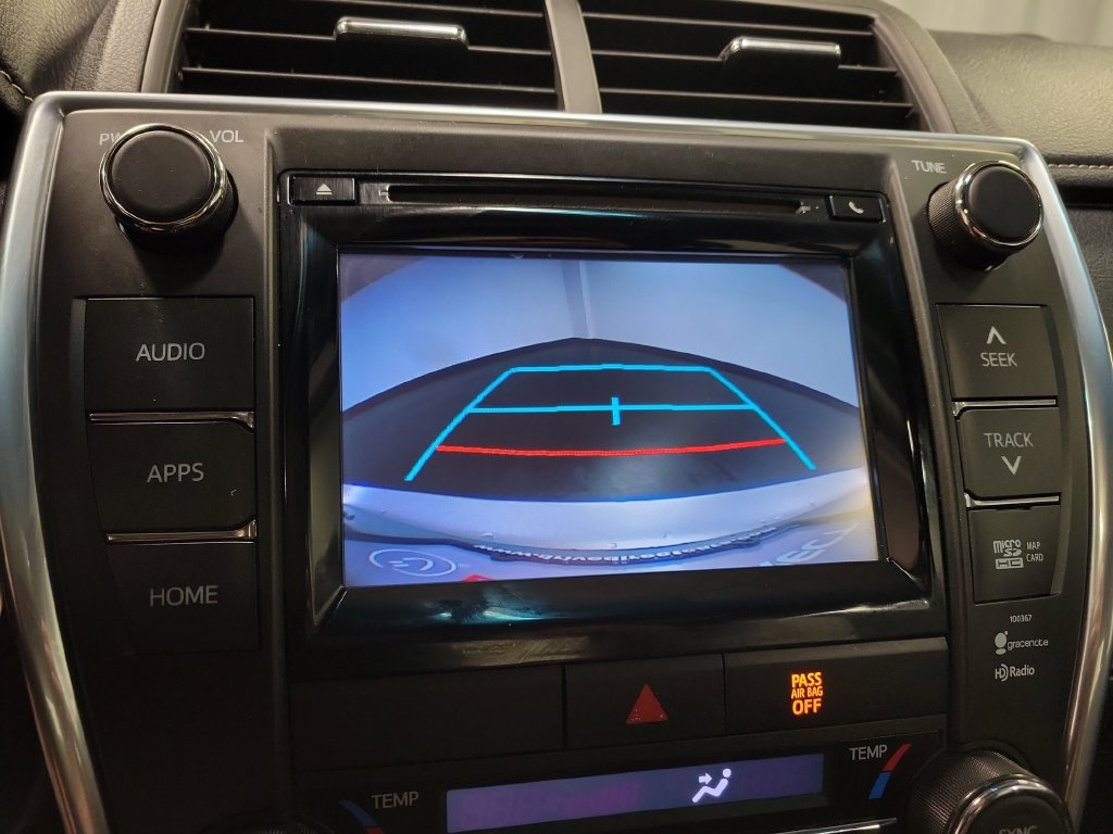 Used 2015 Toyota Camry XLE w/ Moonroof Package FWD image 21