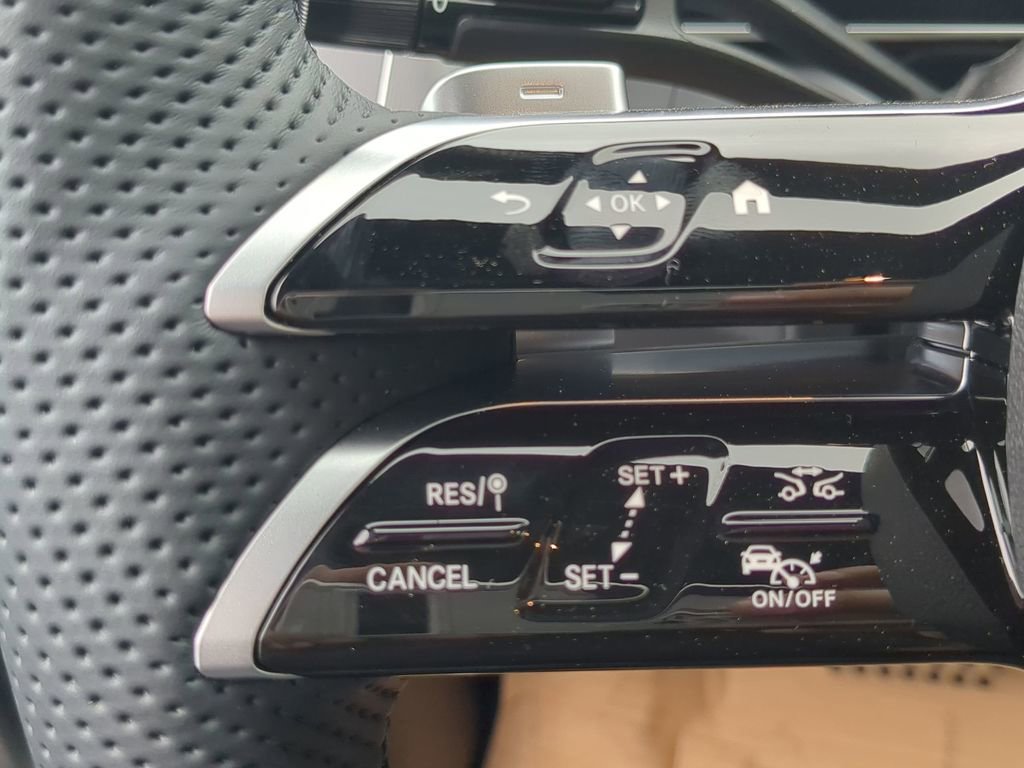 New 2025 Mercedes-Benz GLC 350e 4MATIC image 13