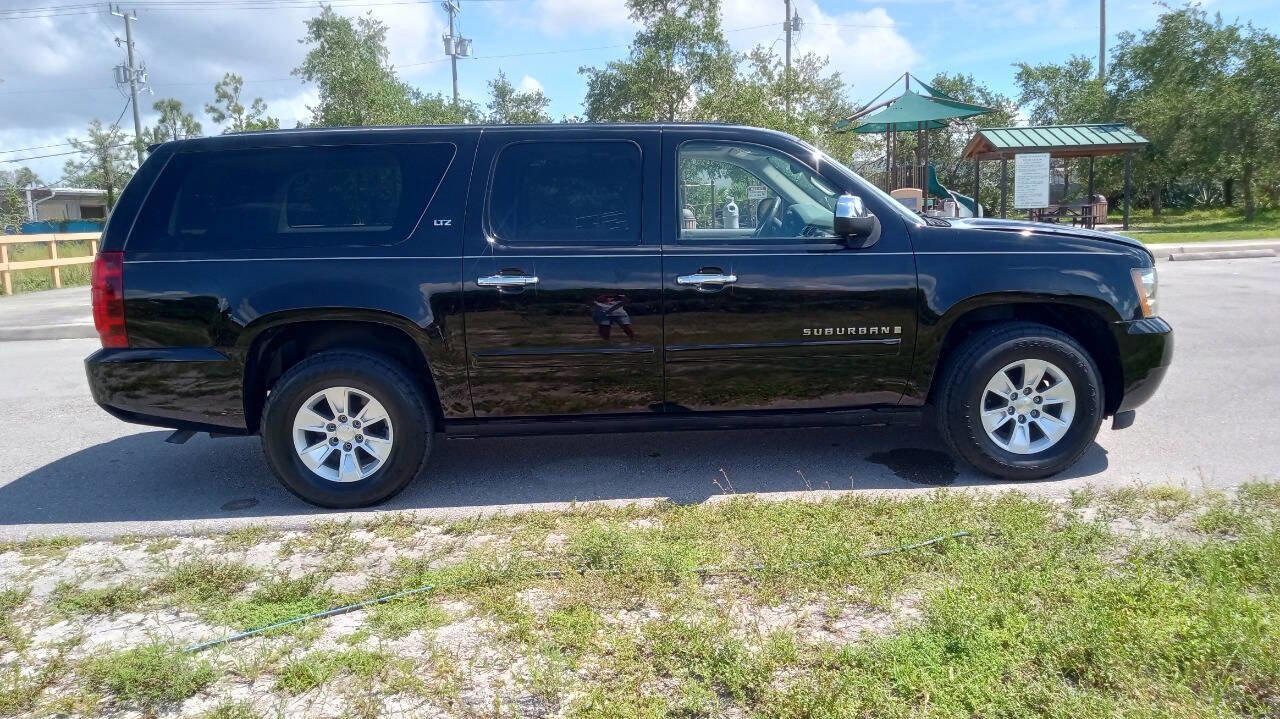 Used 2007 Chevrolet Suburban LTZ w/ LTZ Preferred Equipment Group image 5