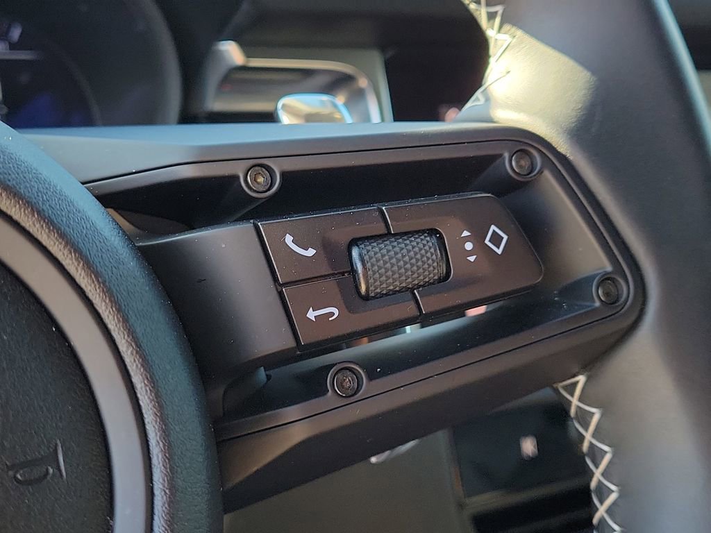 Certified 2025 Porsche Macan Turbo image 36