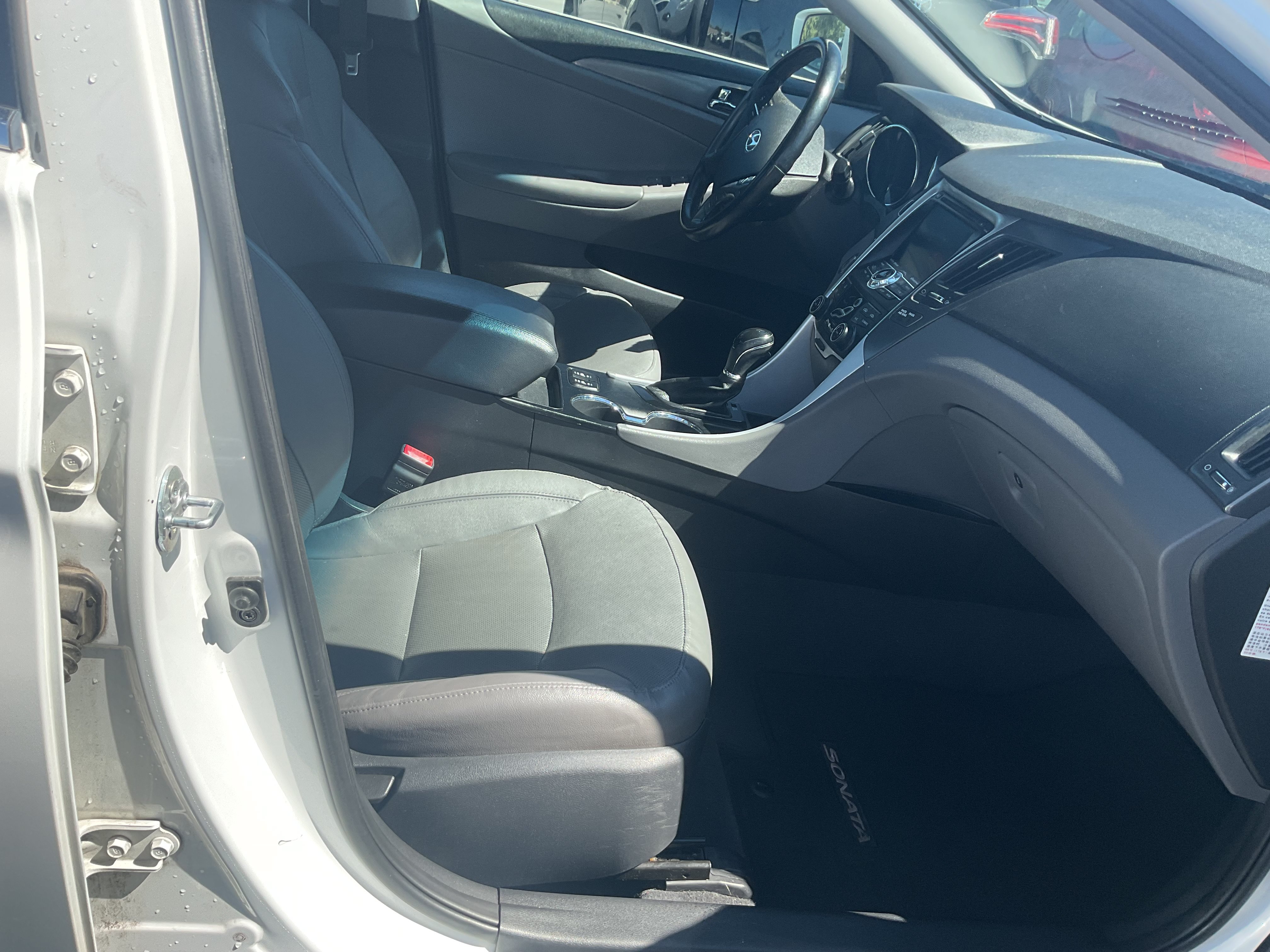 Used 2015 Hyundai Sonata Limited w/ Option Group 02 FWD image 12