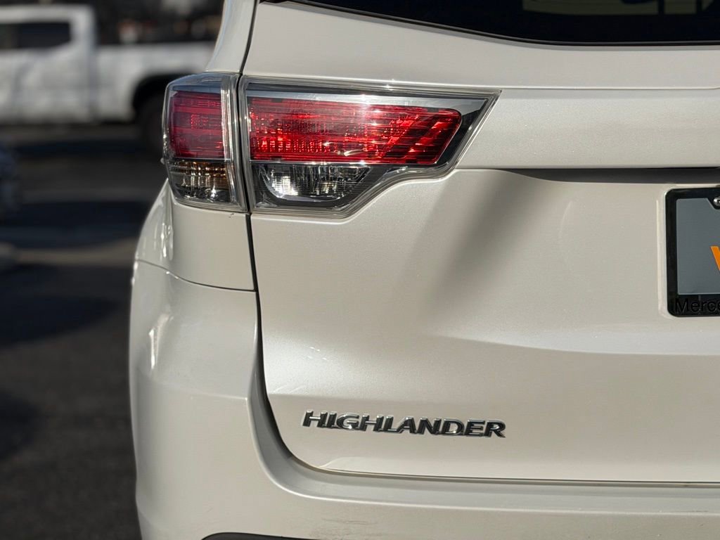 Used 2016 Toyota Highlander LE FWD image 11