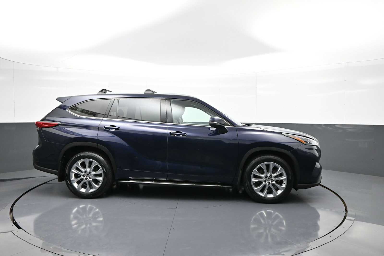 Used 2022 Toyota Highlander Limited AWD/4WD image 5