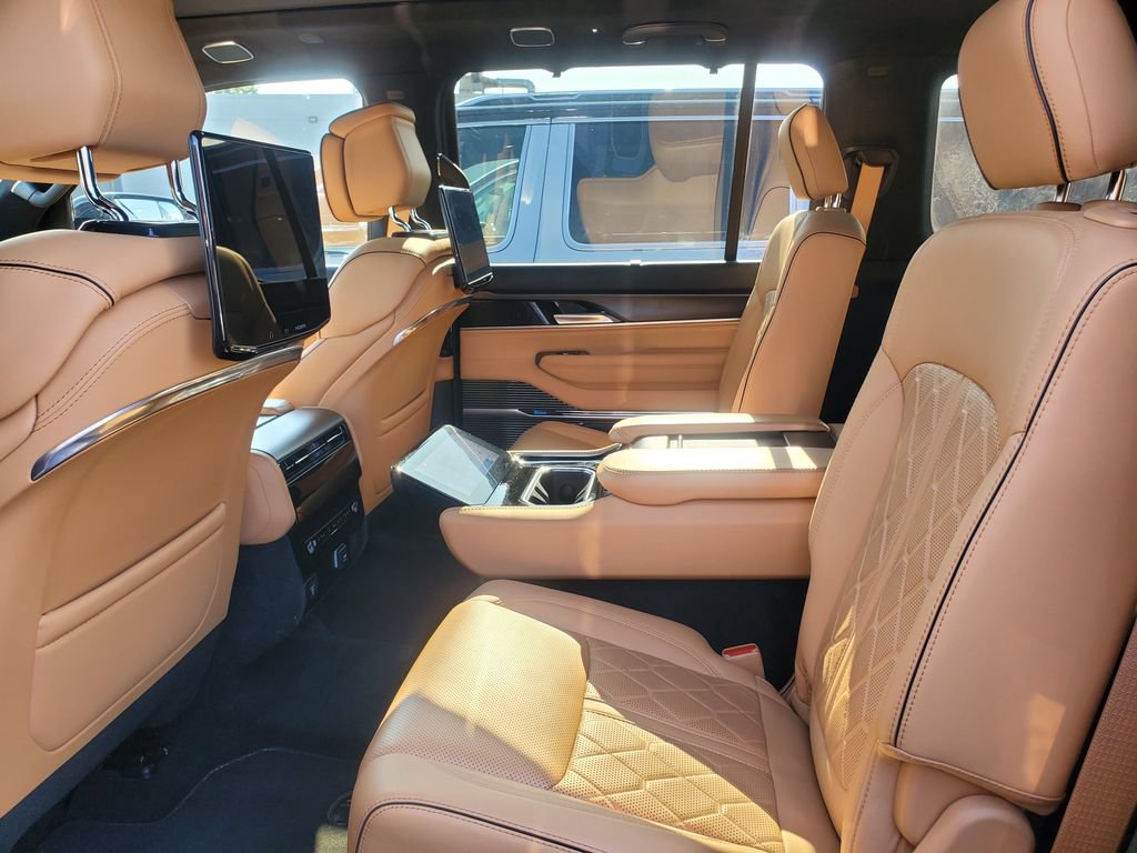 Used 2025 Jeep Grand Wagoneer L Series III w/ Rear Seat Video Group 1 AWD/4WD image 28