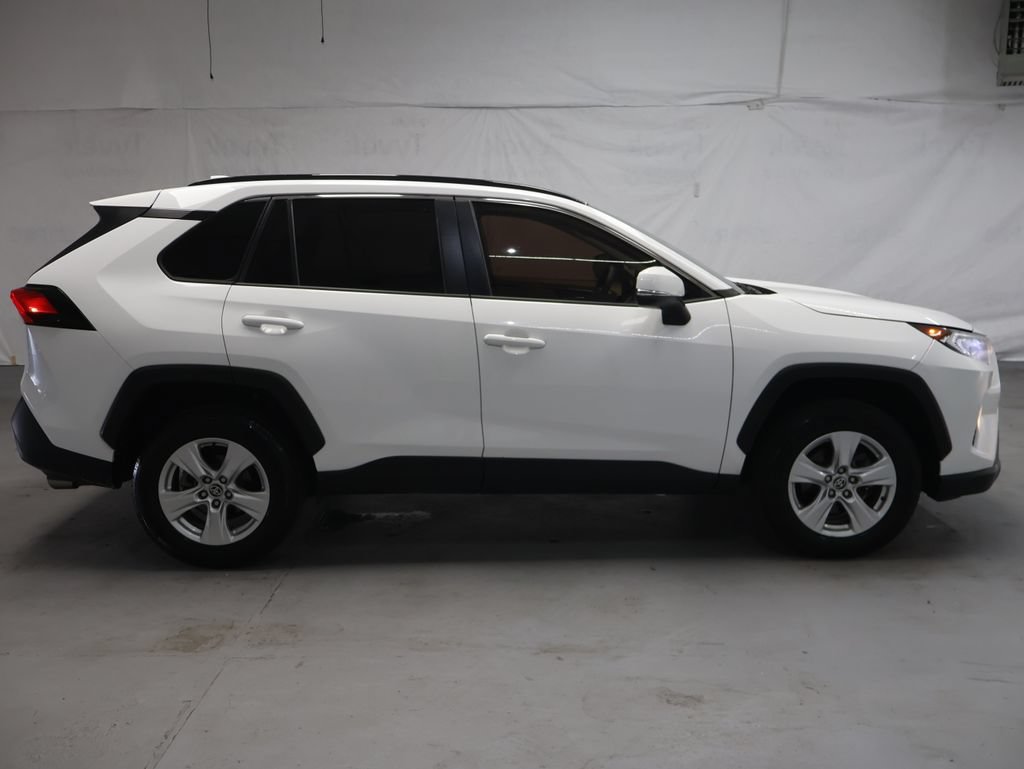 Used 2021 Toyota RAV4 XLE w/ Convenience Package FWD image 8