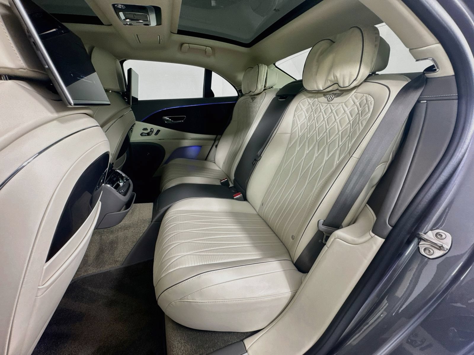 Certified 2022 Bentley Flying Spur W12 AWD/4WD image 25