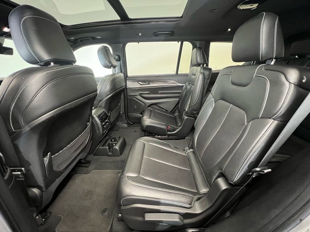 Used 2024 Jeep Grand Cherokee L Limited w/ Luxury Tech Group II AWD/4WD image 5