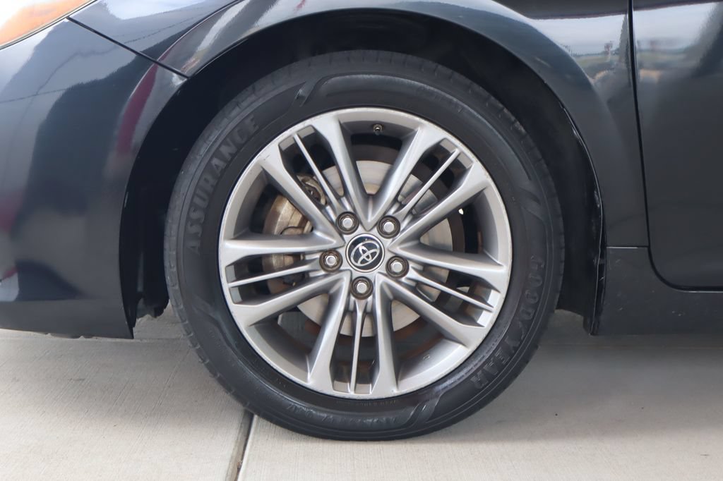 Used 2015 Toyota Camry SE FWD image 5