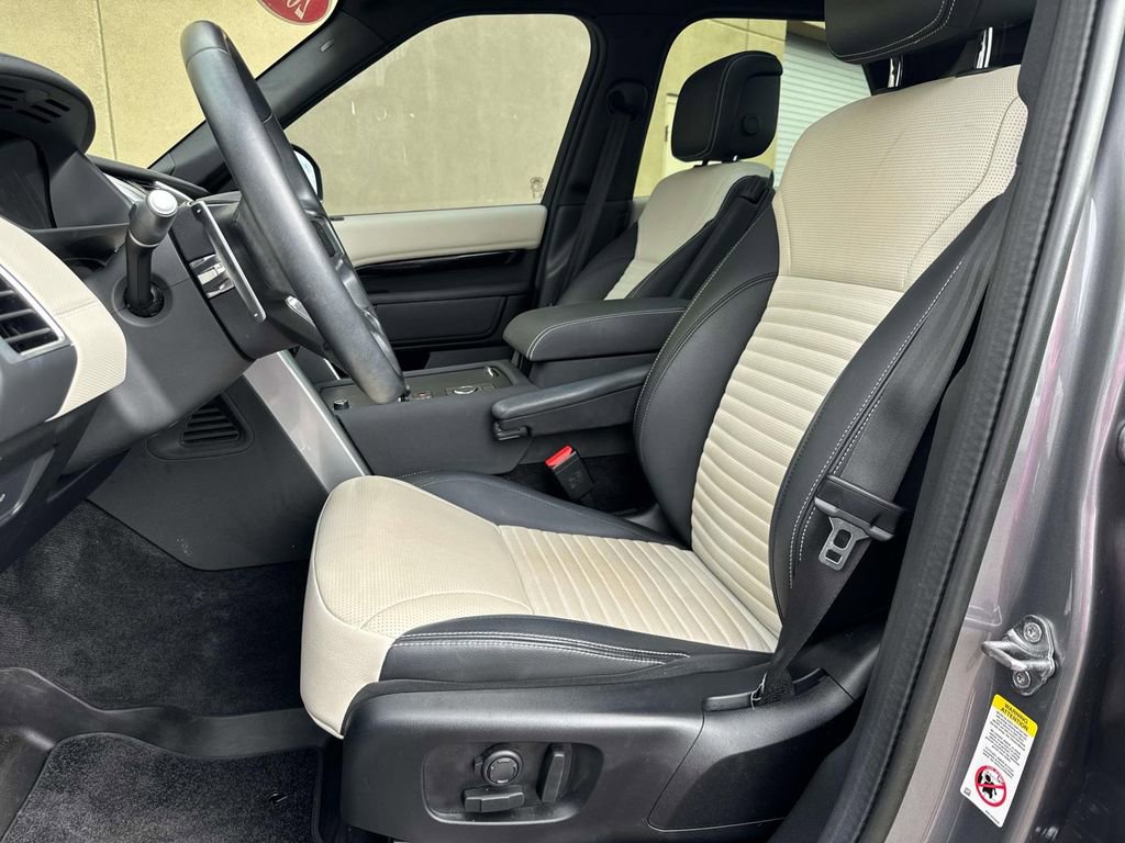 Used 2023 Land Rover Discovery S R-Dynamic image 5