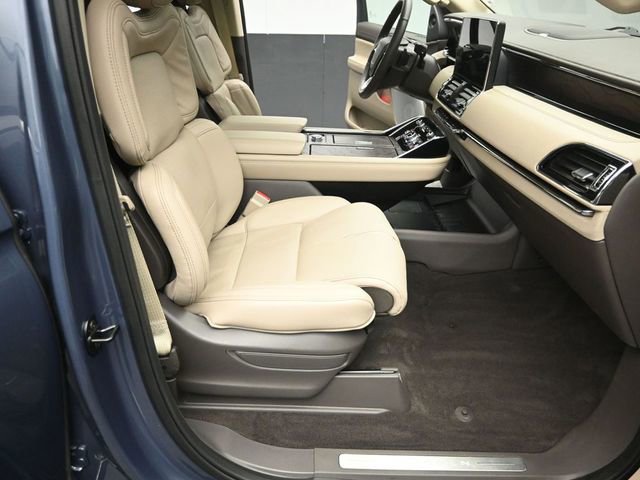 Used 2023 Lincoln Navigator Reserve image 32