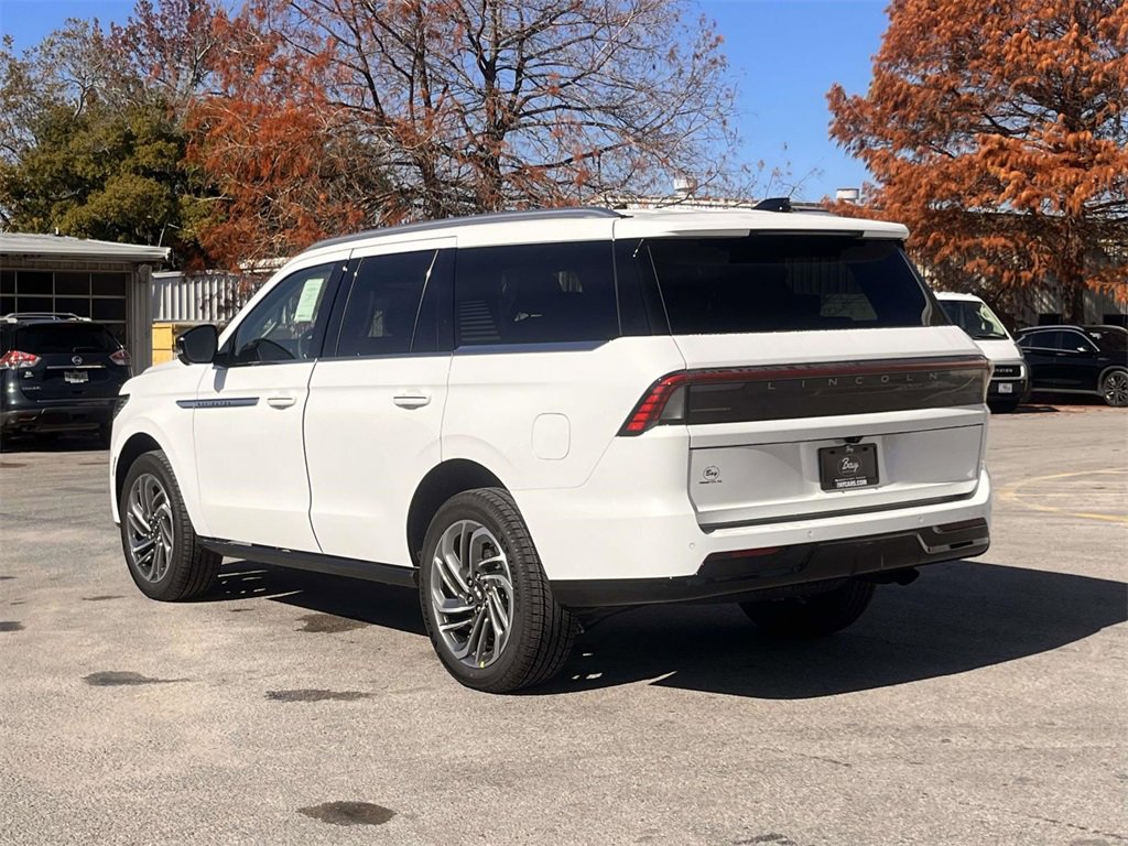 New 2025 Lincoln Navigator Reserve image 3