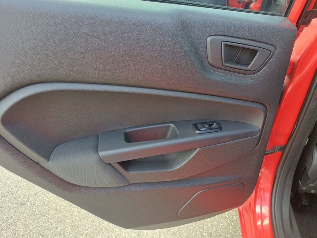 Used 2013 Ford Fiesta SE w/ Super Fuel Economy Pkg image 14