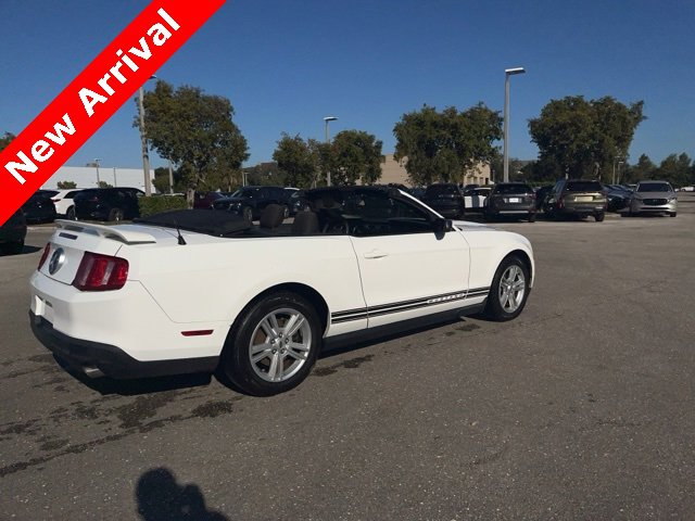 Used 2010 Ford Mustang Convertible image 12