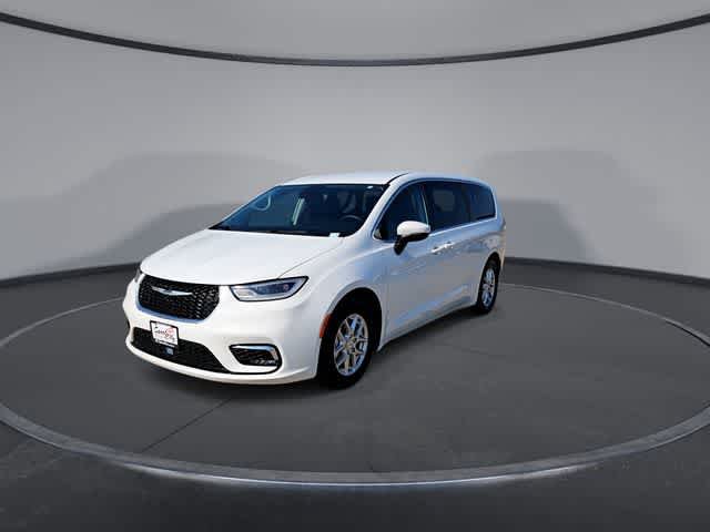 Used 2023 Chrysler Pacifica Touring-L FWD image 3