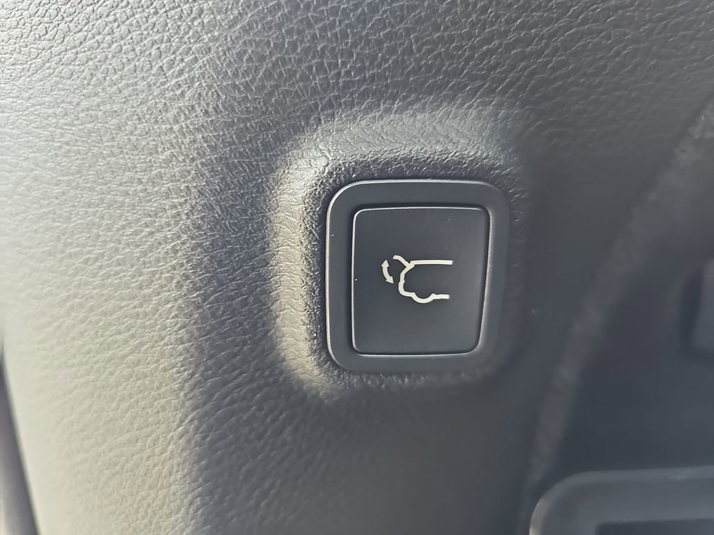 Used 2019 Jeep Cherokee Limited w/ Luxury Group image 13