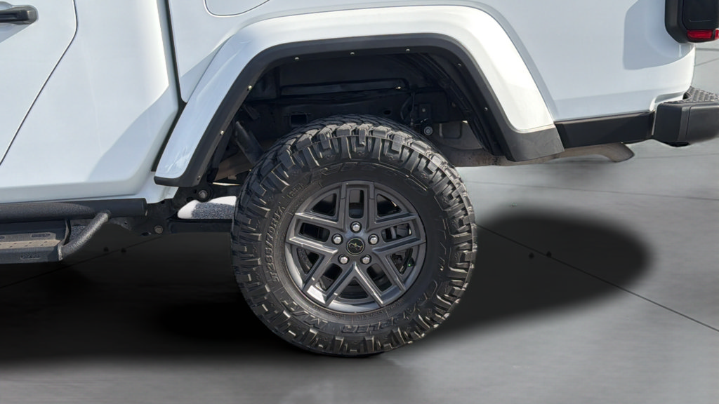 Used 2024 Jeep Gladiator Sport AWD/4WD image 16