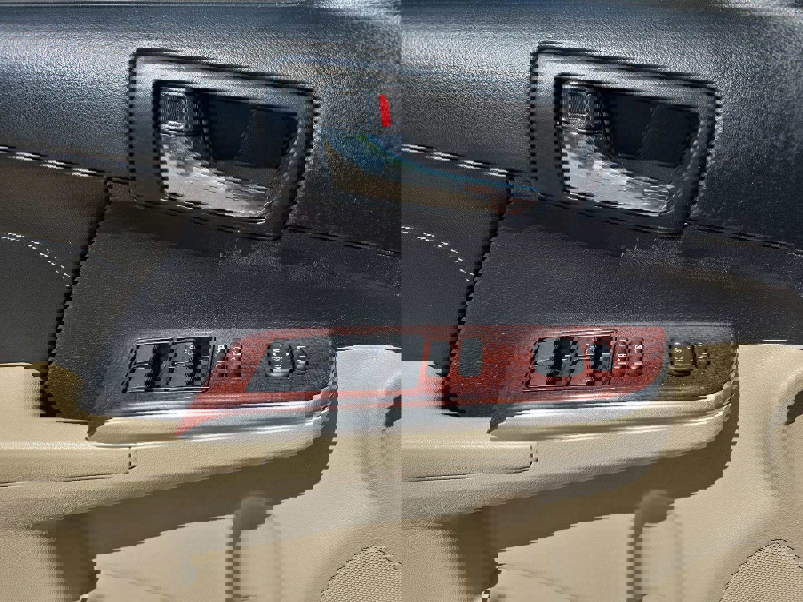 Used 2013 Toyota Camry XLE w/ Leather Pkg image 30