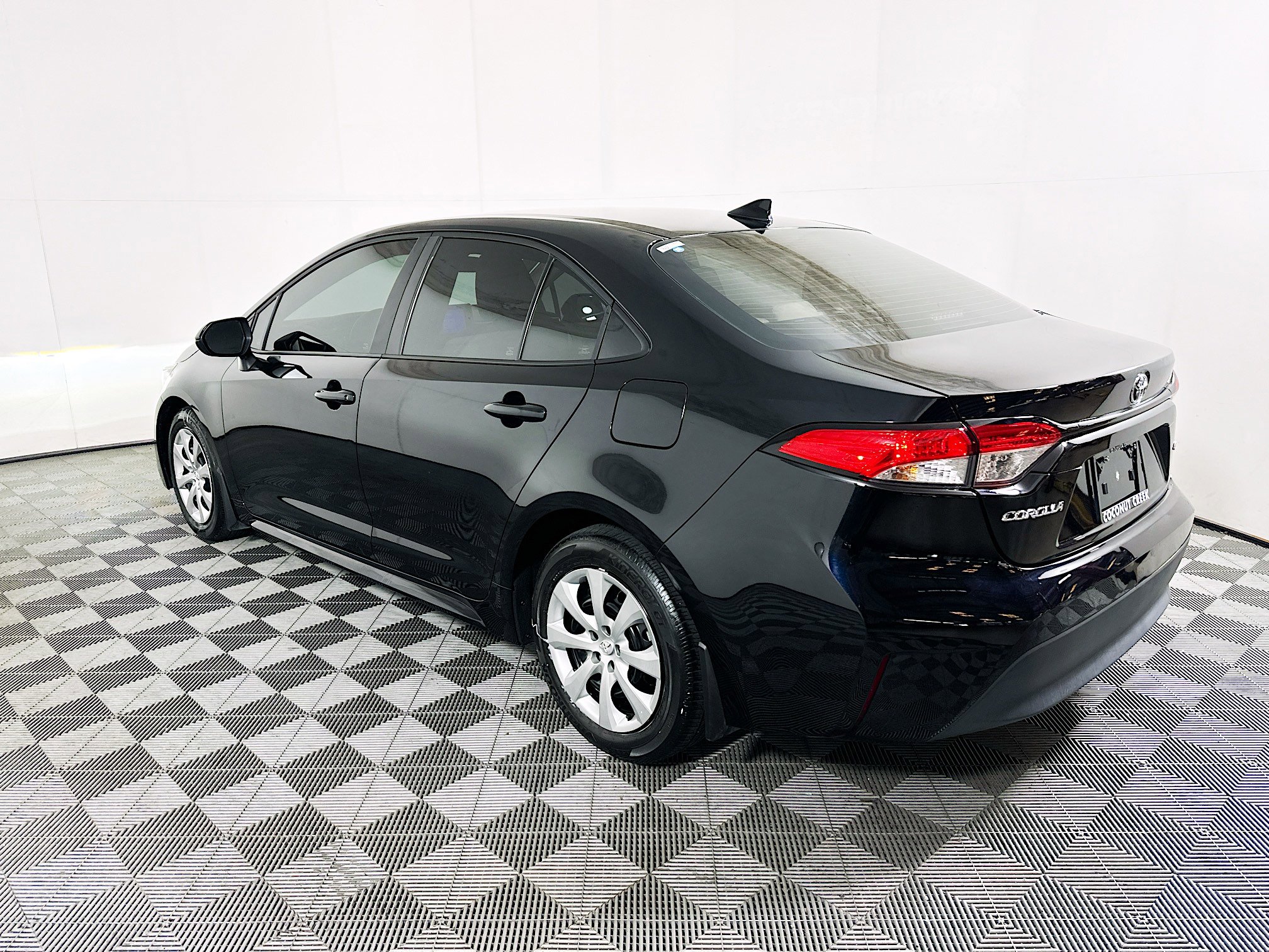 Used 2025 Toyota Corolla LE image 5