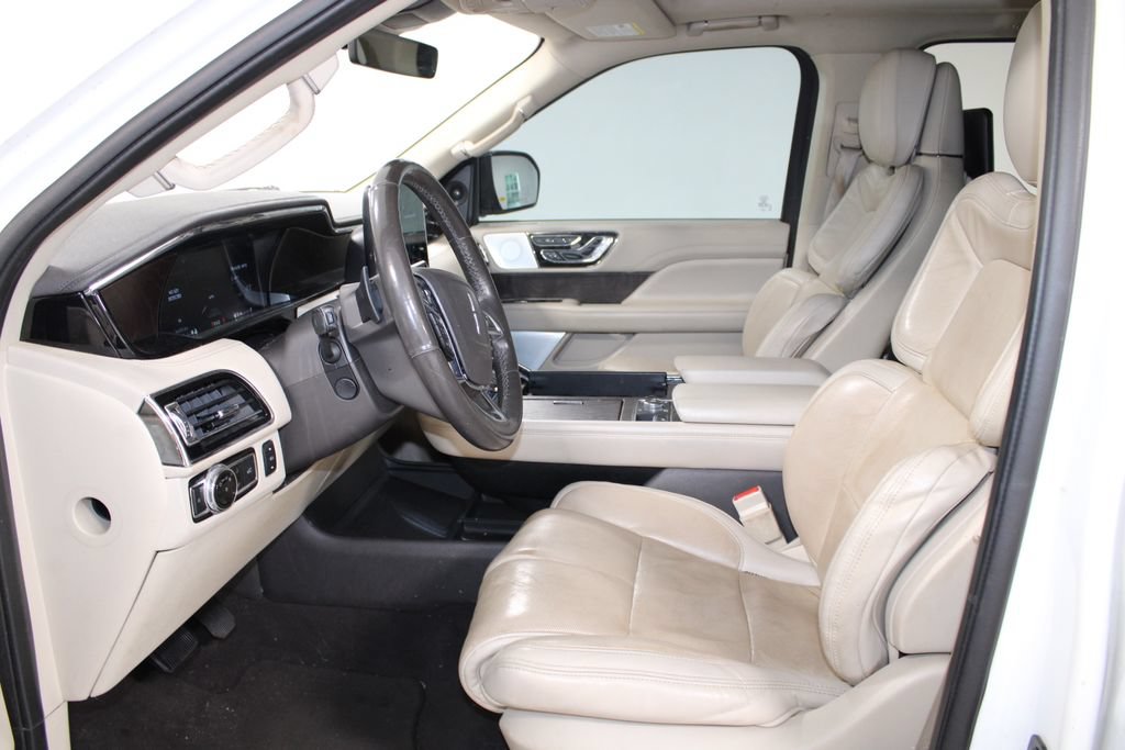 Used 2020 Lincoln Navigator L Reserve w/ Luxury Package AWD/4WD image 19